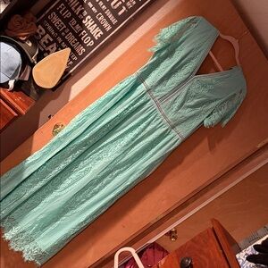 Elegant Lace Maxi Dress in Mint Green